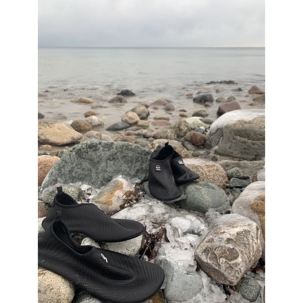 NORDBAEK Badesko NORDBAEK Soft Aqua - myke og enkle å ta av og på Swim shoes Black