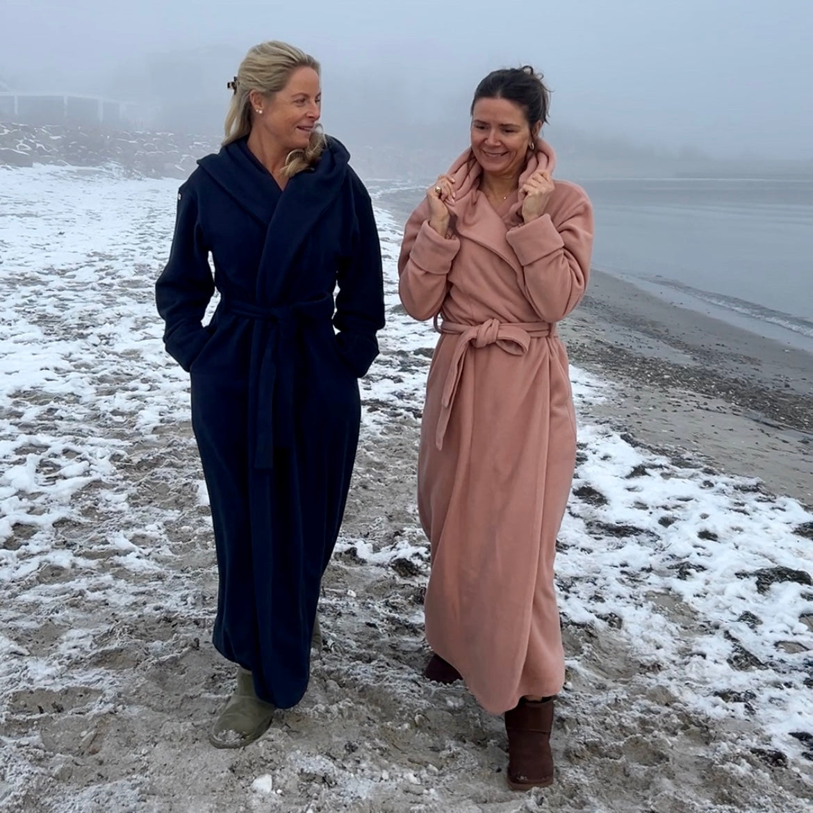 Badekåpe NORDBAEK Sea Glow - luksus damekåpe i myk fleece – Navy