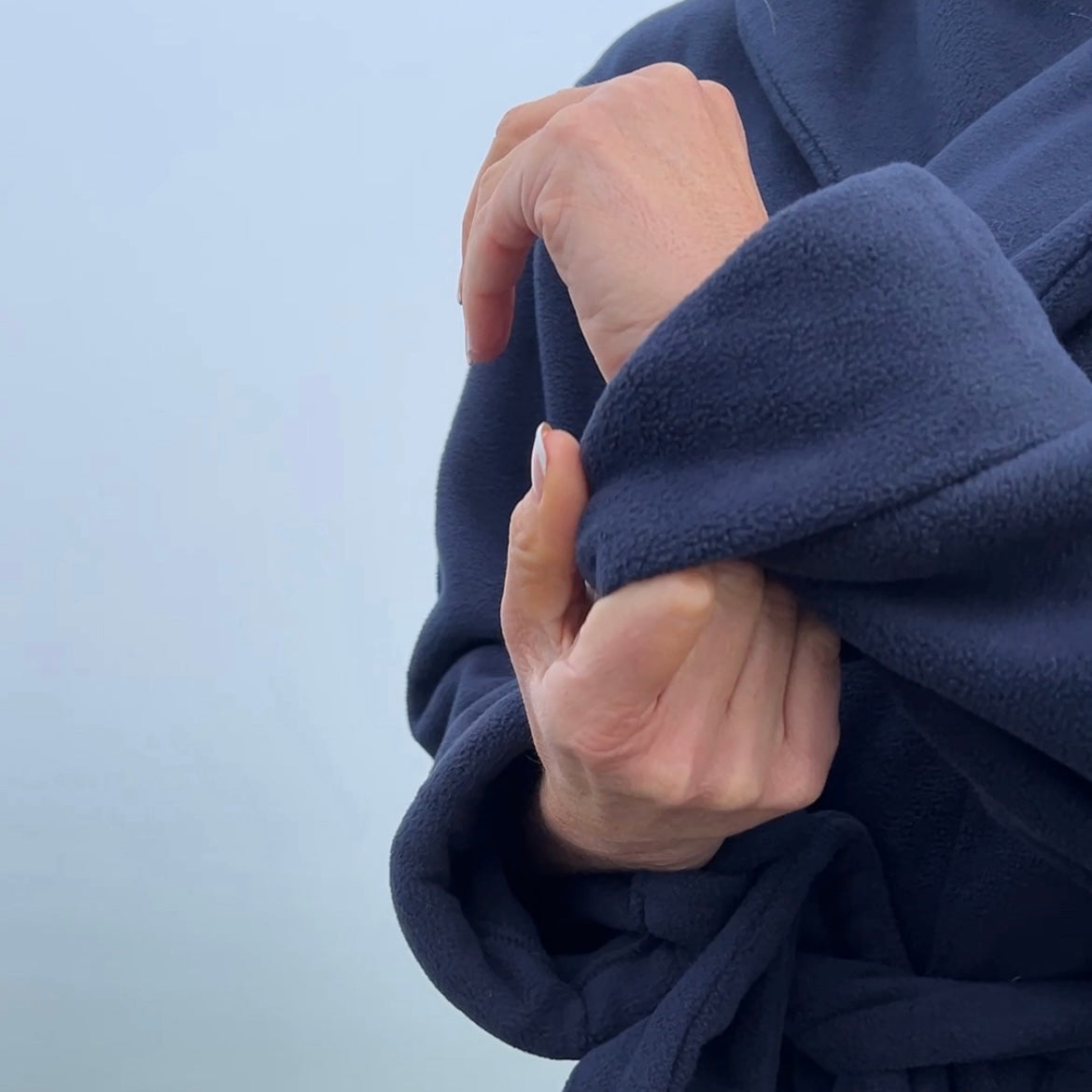 Badekåpe NORDBAEK Sea Glow - luksus damekåpe i myk fleece – Navy