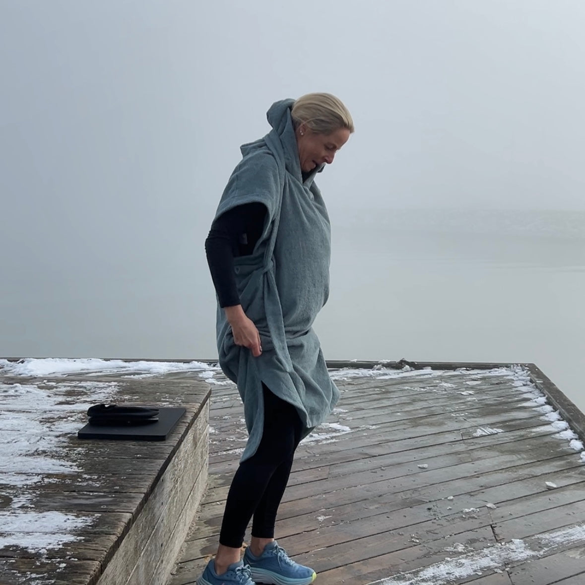 Badeponcho NORDBAEK Sun Dune - unisex med lommer og hette 100% bomull - Aqua LONG