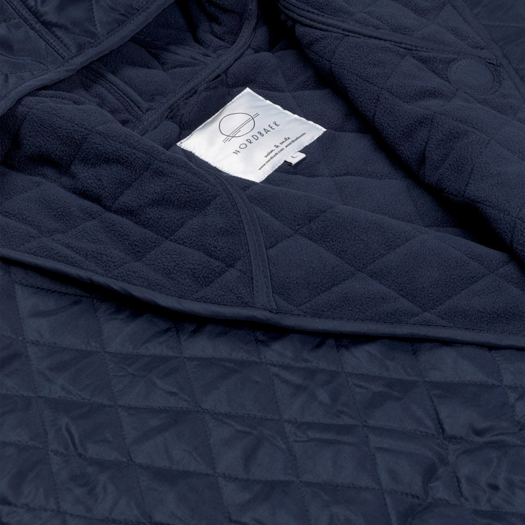 NORDBAEK Badekåpe NORDBAEK Long Beach - vindtett herrekåpe med 100% resirkulert fleece Bath robe Navy