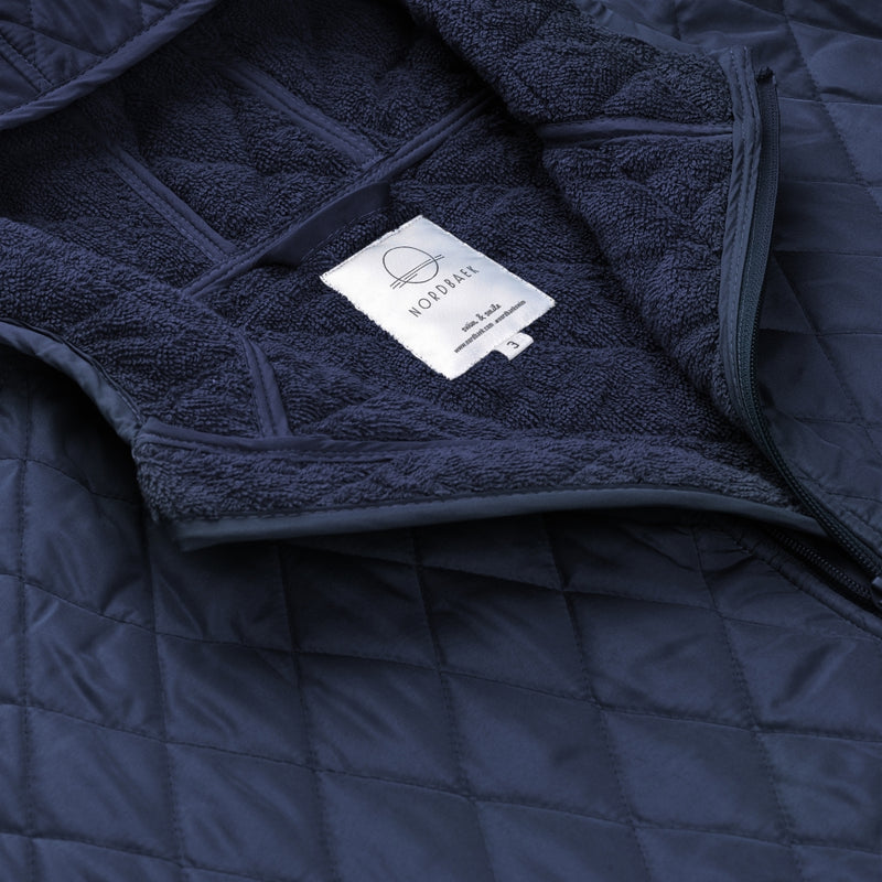 NORDBAEK Skiftekåpe for børn NORDBAEK Easy Lagoon Kids - vindtett changing robe med 100 % oeko-tex bomull Skifte badekåpe Navy Blue